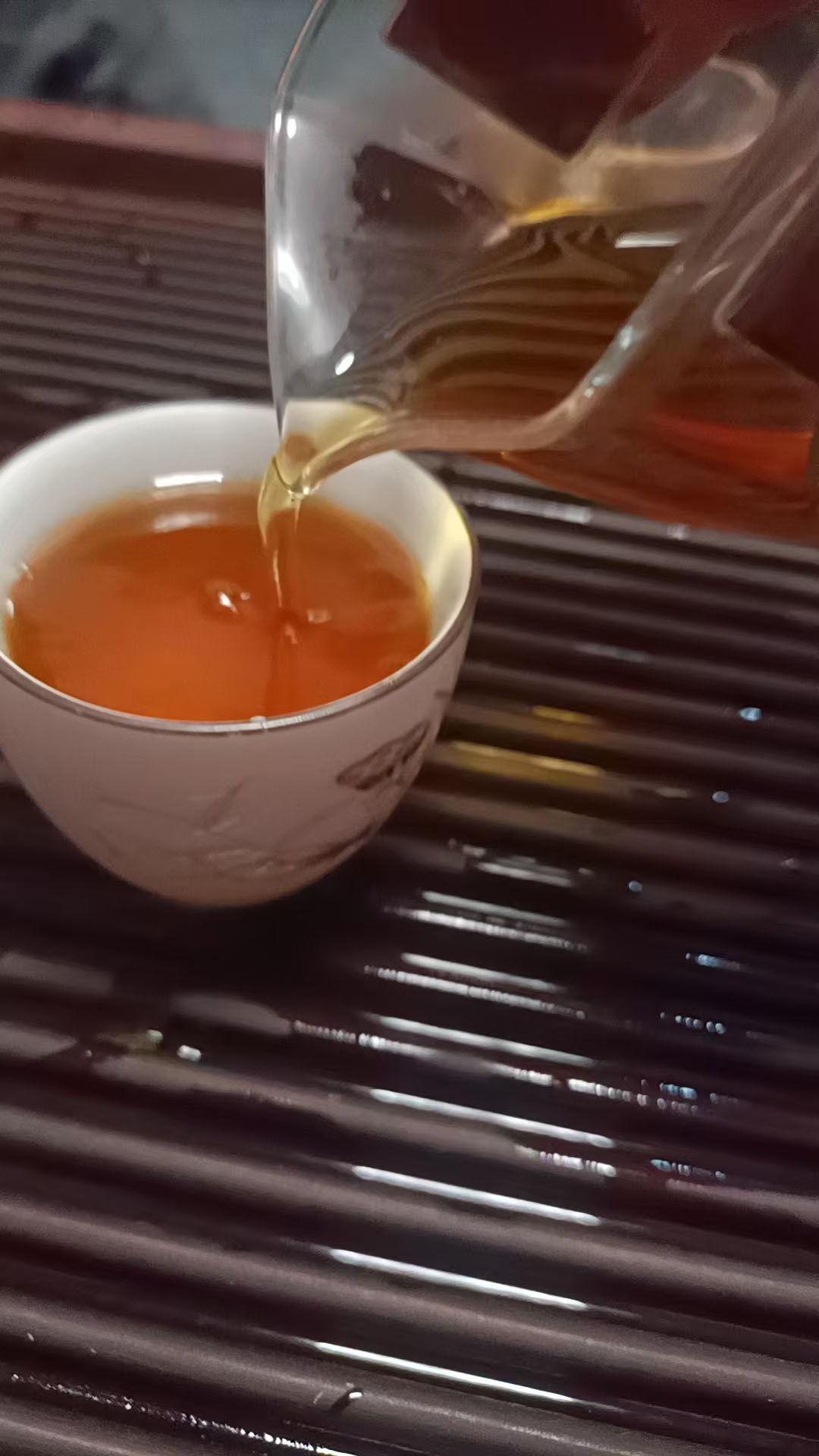 普洱古树茶晒红汤色